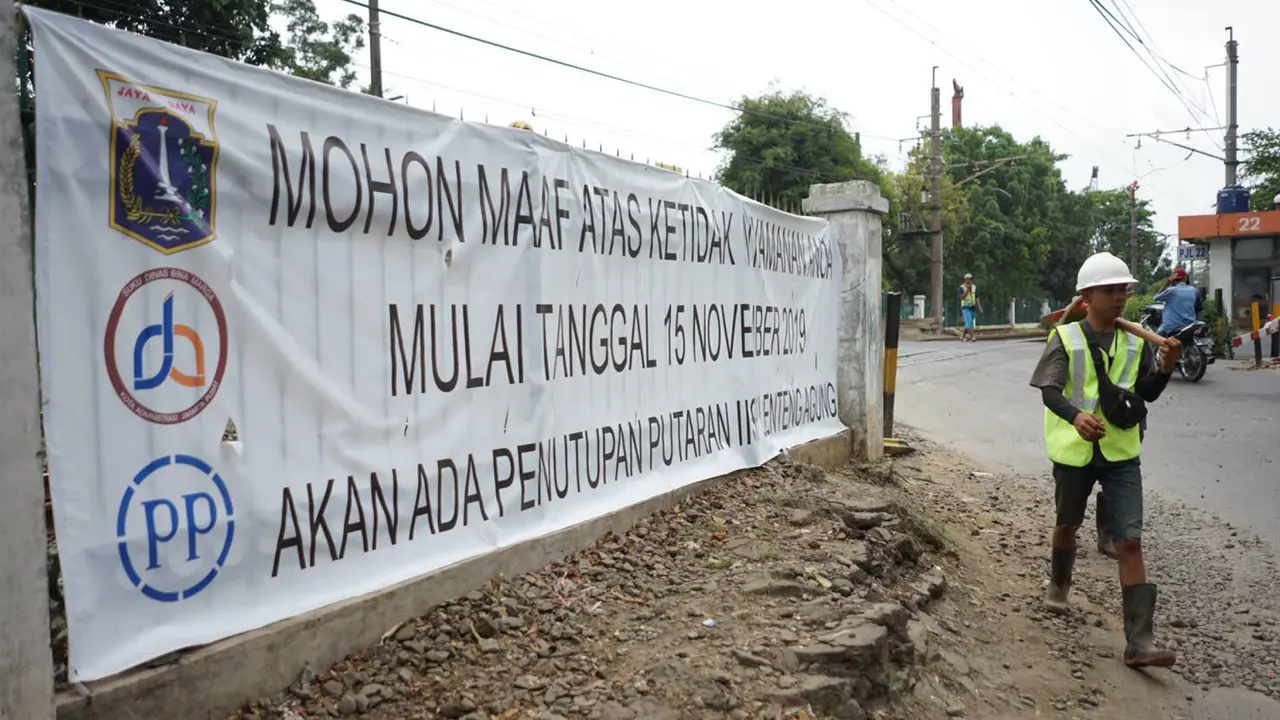 Jalur Putar Balik di Depan Kampus IISIP Lenteng Agung Ditutup