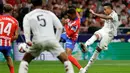 Di babak kedua, Los Blancos unggul lebih dulu lewat sepakan keras Eder Militao pada menit ke-64. (OSCAR DEL POZO/AFP)