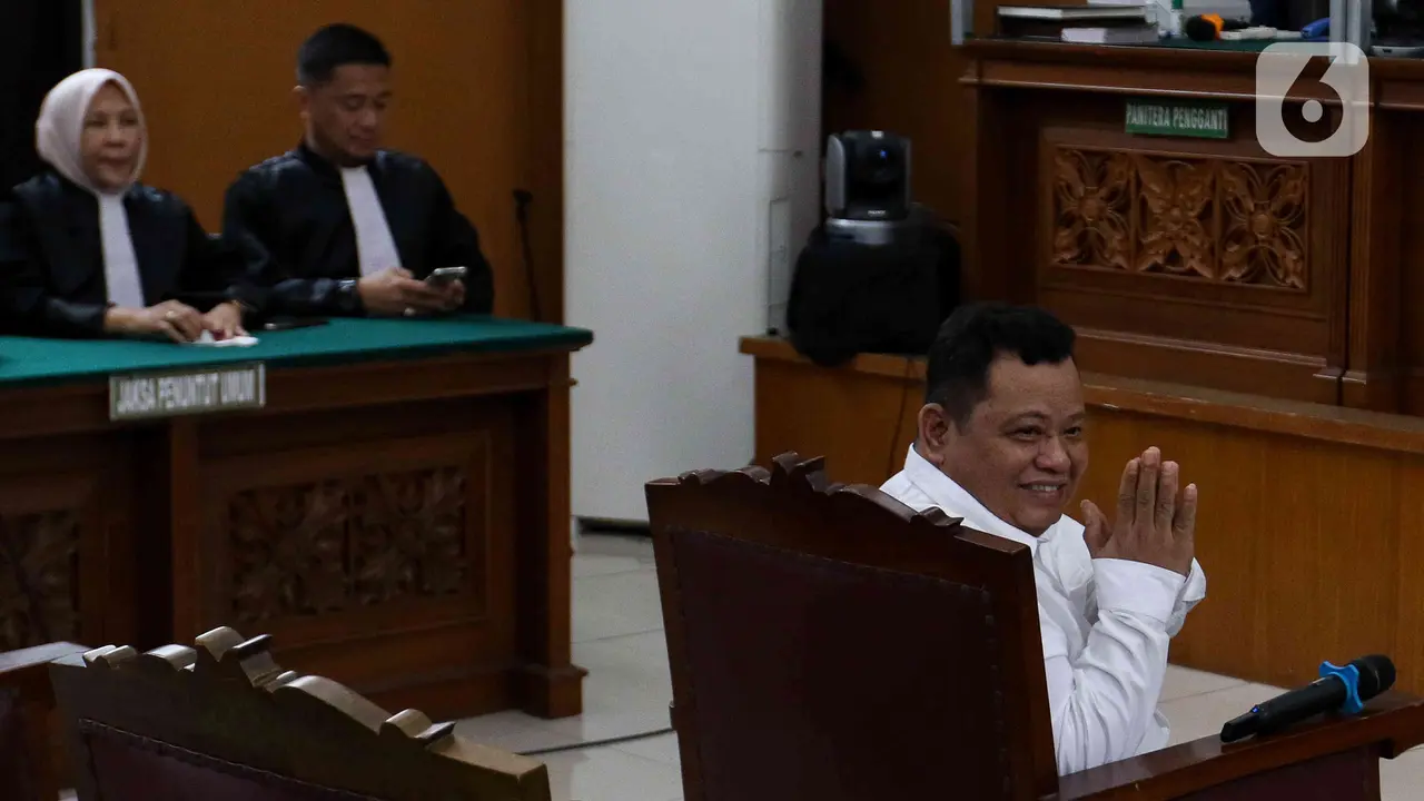 Senyum Kuat Maruf di Sidang Pembacaan Duplik Penasehat Hukum atas Replik Jaksa Penuntut Umum