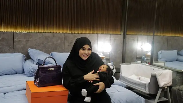 Wajah Menggemaskan Ameena Atta, Anak Aurel Hermansyah yang Dapat Tas Rp1,4 Miliar