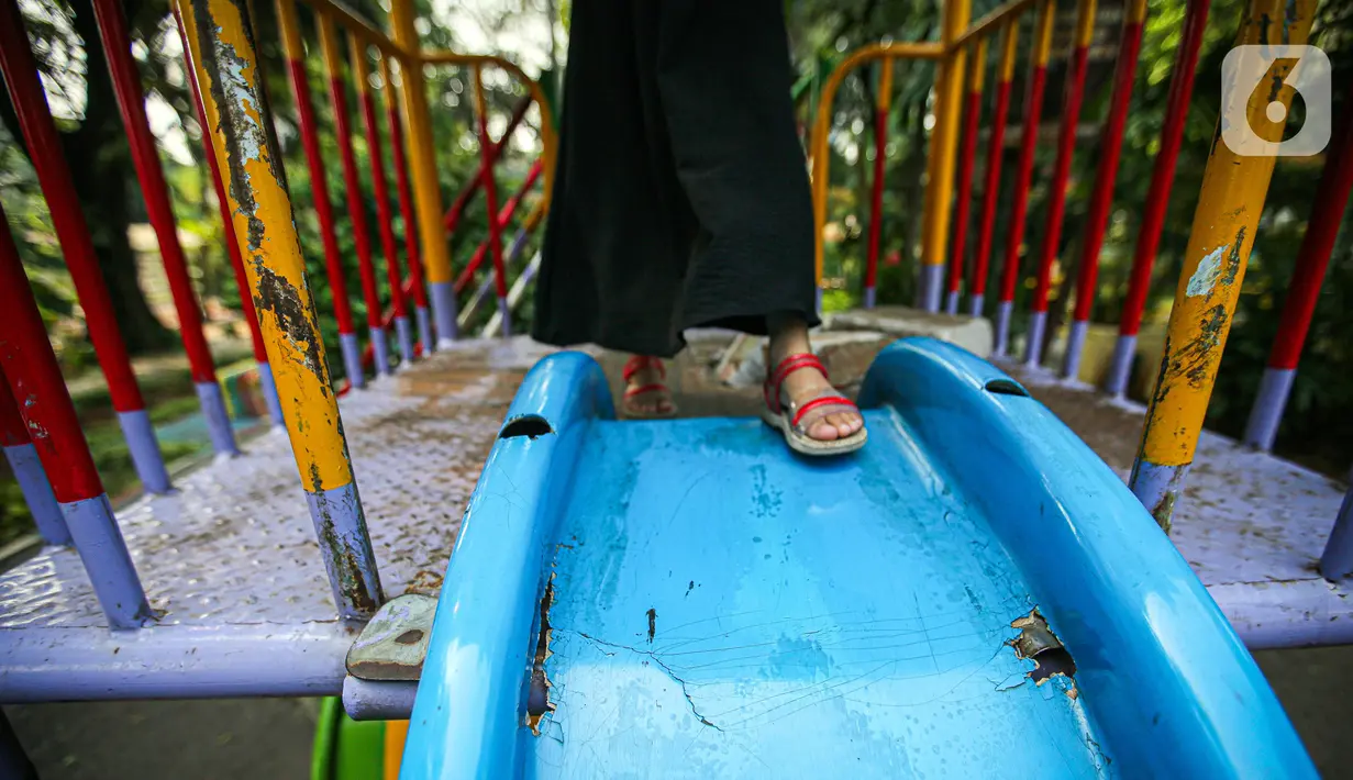 Selama tiga tahun terakhir, banyak alokasi APBD yang dialihkan untuk penanganan pandemi COVID-19 termasuk anggaran perbaikan RPTRA. (Liputan6.com/Faizal Fanani)