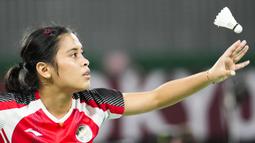 Gregoria Mariska Tunjung meraih kemenangan atas wakil Myanmar, Thet Htar Thuzar, dalam pertandingan yang berlangsung di Musashino Forest Sport Plaza, Jepang, Minggu (25/7/2021). (Foto: AP/Markus Schreiber)