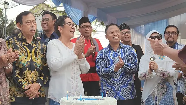 Sejumlah perwakilan marga saat merayakan HUT ke-312 Kaoem Depok pada festival Heritage Depok Lama, Jalan Pemuda, Depok.