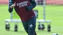 Di fase liga, Arsenal juga berhasil mencetak 23 gol, dan hanya kebobolan 4 kali. Tampak dalam foto, striker Arsenal asal Brasil, Gabriel Jesus, mengikuti sesi latihan tim di pusat pelatihan Arsenal di London Colney, utara London, pada Senin 6 April 2026. (Glyn KIRK/AFP)