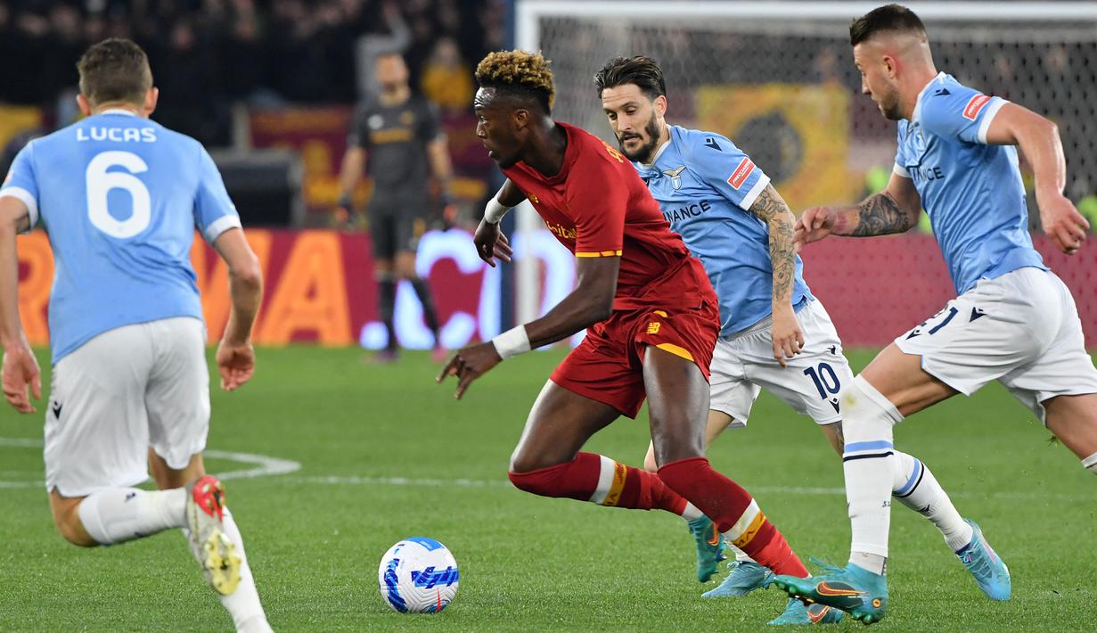 Gol cepat membuat Roma tampil kian percaya diri, Lazio kesulitan mengimbangi. Hingga menit ke-20, Lazio hanya sesekali melancarkan serangan balik. (AFP/Tiziana Fabi)