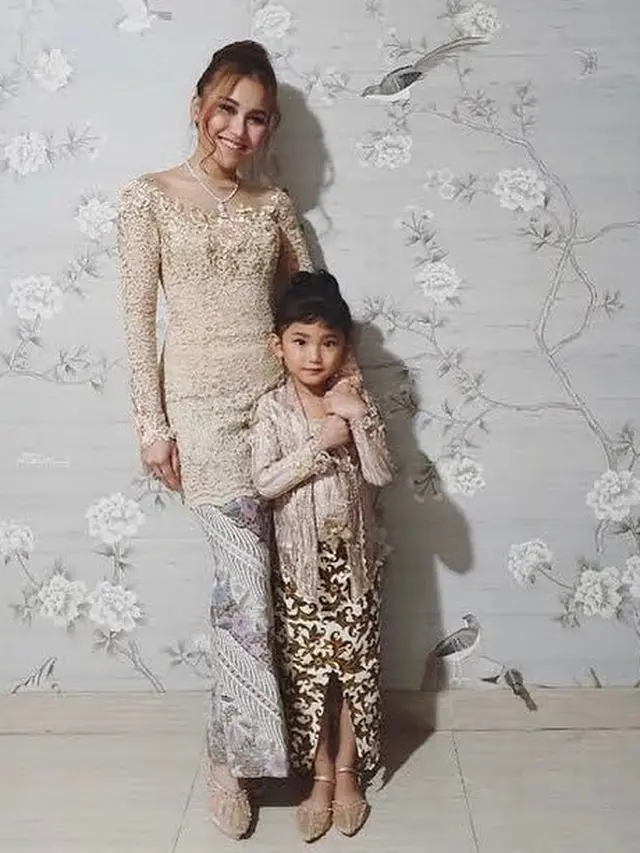 6 Gaya Anak Artis Pakai Kebaya Rayakan Hari Kartini, Imut dan Memesona