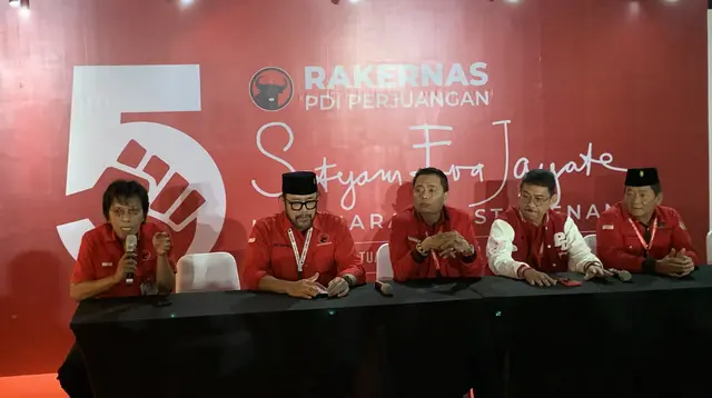 Ketua Tim Pemenangan Pilkada Nasional PDIP, Adian Napitupulu, di arena Rakernas V di Beach City International Stadium, Ancol, Jakarta, Sabtu (25/5/2024). (Delvira Hutabarat).