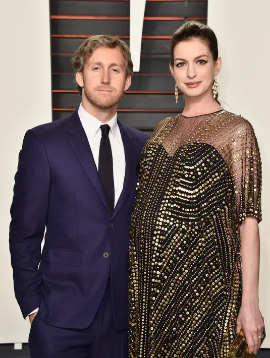 Anne Hathaway sekarang ini sedang hamil delapan bulan untuk anak pertamanya. Dan diperkirakan hamil dalam bulan ini. (Bintang.com/AFP)