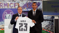 DIPERKENALKAN - Danilo secara resmi diperkenalkan sebagai pemain baru Real Madrid. (Madrid Official Website)