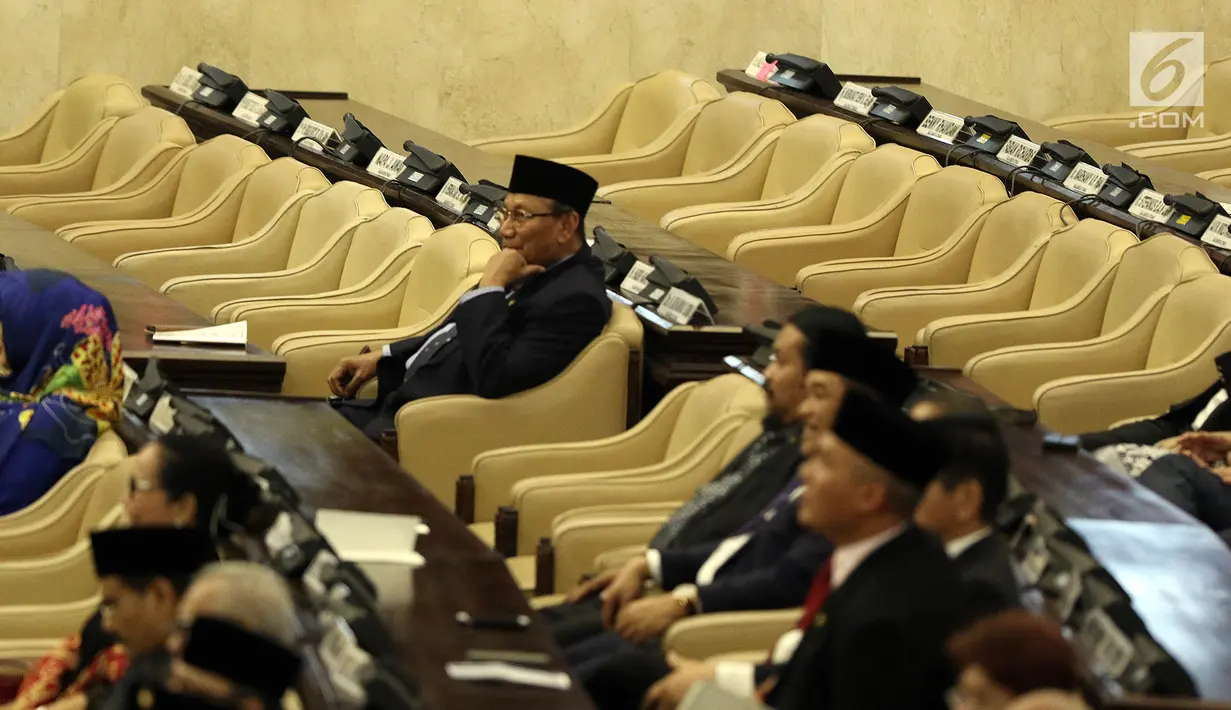 Penampakan bangku kosong pada Sidang Paripurna DPR di Kompleks Parlemen, Senayan, Jakarta, Jumat (16/8/2019). Sejumlah bangku terlihat kosong dalam sidang yang beragendakan pidato Presiden Joko Widodo atau Jokowi dan Ketua DPR Bambang Soesatyo tersebut. (Liputan6.com/JohanTallo)