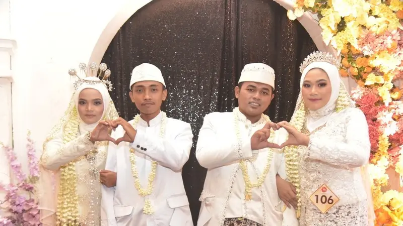 Ratusan pengantin ramaikan nikah massal di Surabaya. (Istimewa)
