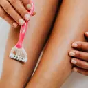 7 Cara agar Bulu Kaki Tidak Keriting dan Terhindar dari Ingrown Hair