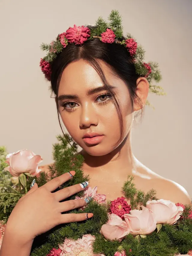 6 Gaya Pemotretan Tiara Andini bersama Lyodra dan Ziva, Curi Perhatian