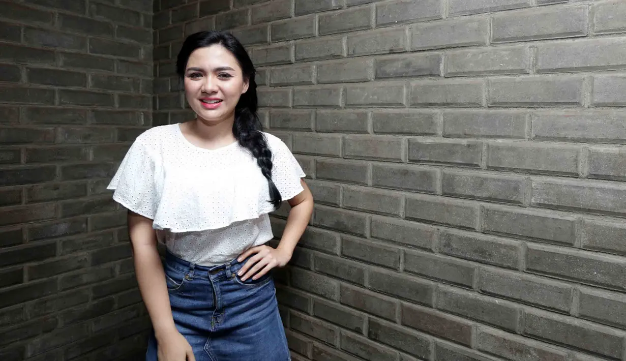 Penyanyi Vicky Shu siap tampil di enam kota dalam konser Authenticity. Pada penampilannya nanti, ia akan bersama dengan beberapa penyanyi dan dua DJ dari luar negeri. (Deki Prayoga/Bintang.com)