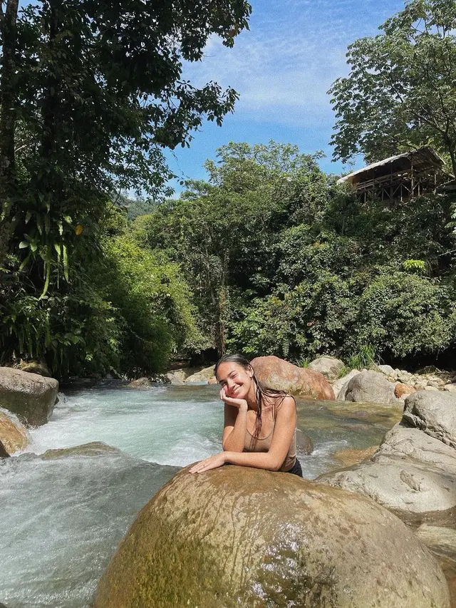 6 Potret Haico Van der Veken Liburan di Curug, Tempat Wisata Favorit