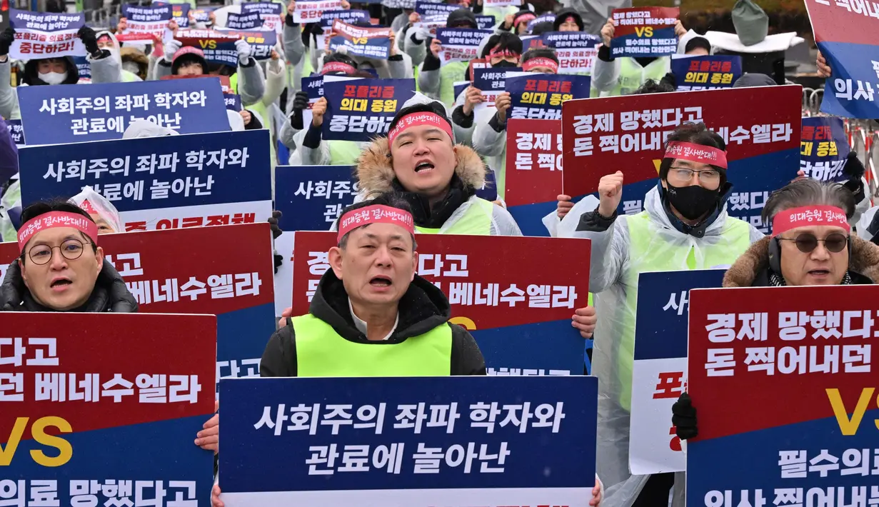 Dan akan terus diupayakan naik hingga 10.000 mahasiswa baru pada 2035 mendatang. (Jung Yeon-je/AFP)