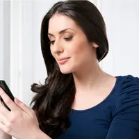 Kegiatan rahasia para wanita saat memegang smartphone.