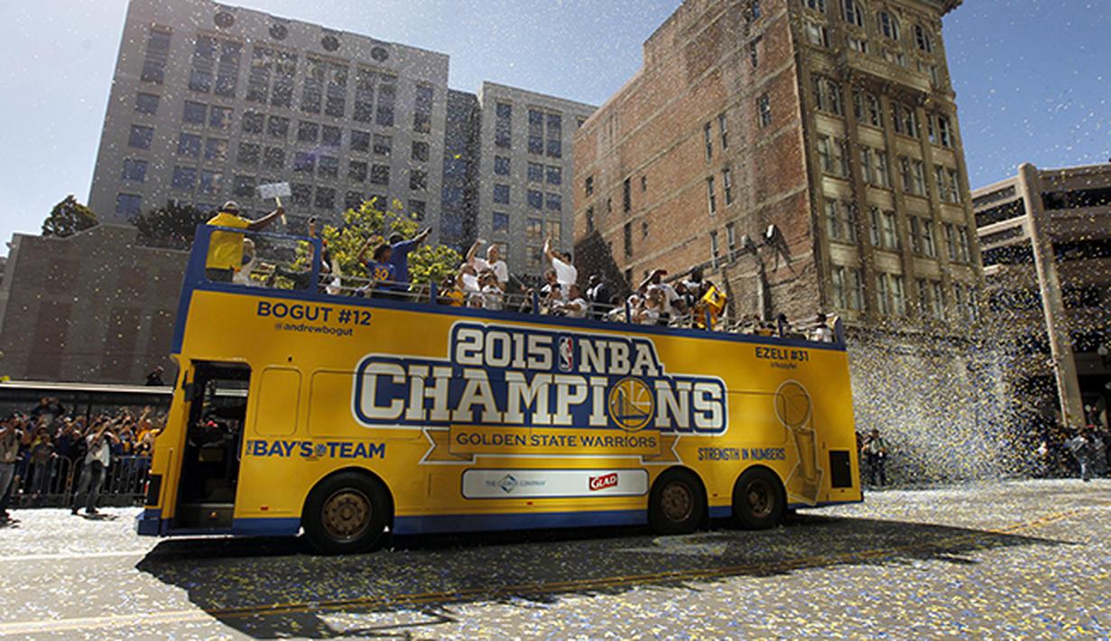 Parade kemenangan tim basket Golden State Warriors di kota Oakland, California. (Cary Edmondson-USA TODAY Sports)