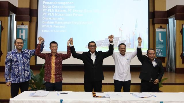 PT PLN (Persero) siap hadirkan listrik dengan total kapasitas 42 megawatt peak (MWp) yang bersumber dari energi baru terbarukan (EBT)