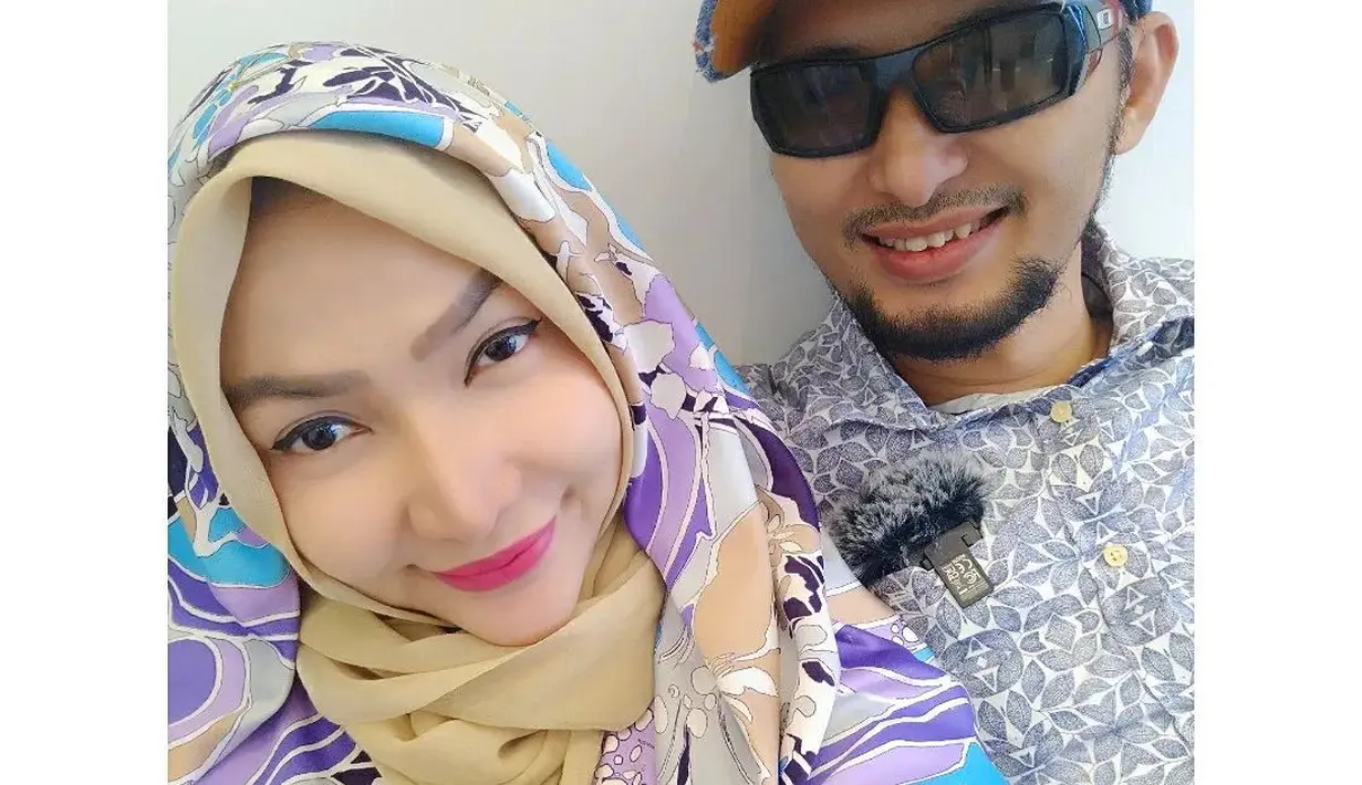 Roro Fitria Gugat Cerai Suami Usai 9 Bulan Menikah, Ini 6 Potret Mesra Keduanya (sumber: Instagram/roro.fitria1989)