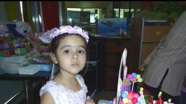 Potret masa kecil Laura Anna (Foto: Instagram/@edlnlaura)