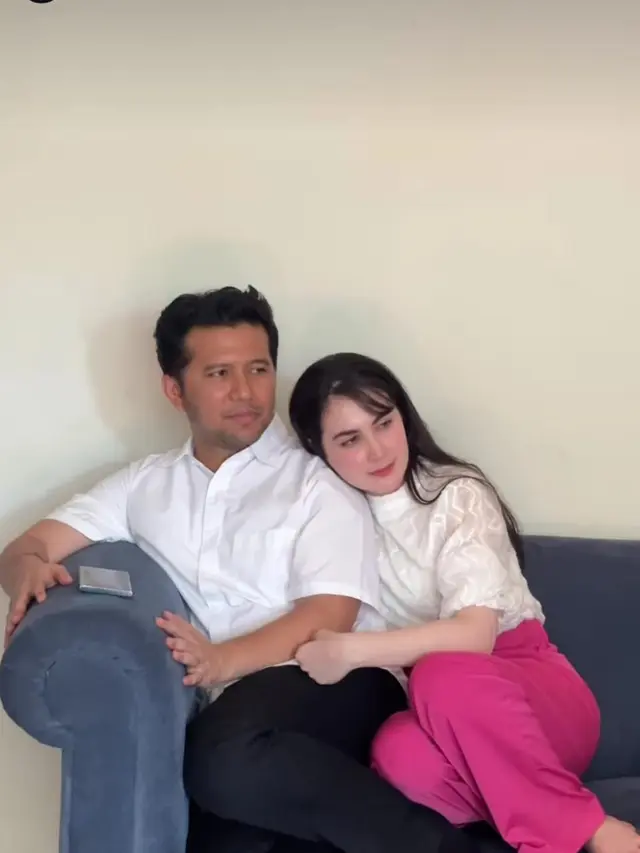 Kemesraan Arumi Bachsin Dukung Emil Dardak di Pilkada Jatim 2024, Gemas Bikin Iri. (instargam/arumibachsin_94, instagram/emildardak)