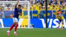 Pemain Prancis Kylian Mbappe bereaksi saat meninggalkan lapangan selama pertandingan sepak bola babak 32 besar Piala Dunia antara Prancis dan Swedia di East Rutherford, N.J., dekat New York, Selasa, (30/06/2026). (AP Photo/Seth Wenig)