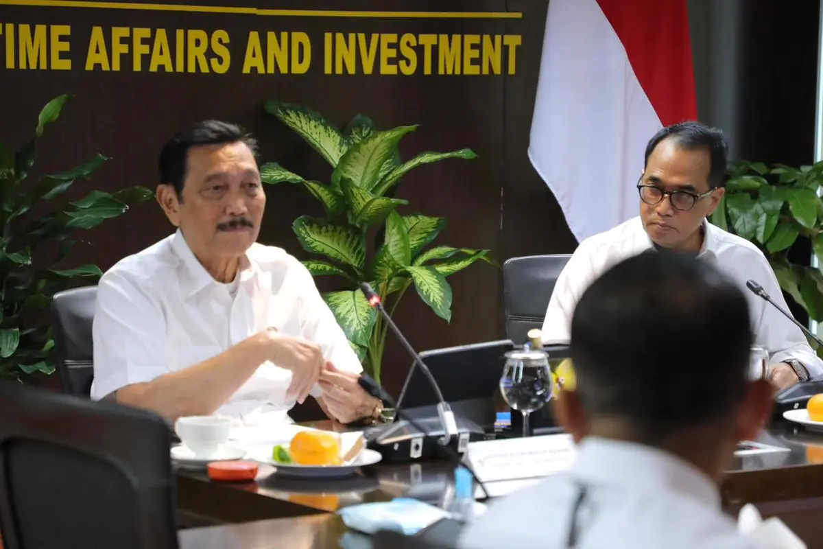 Menko Marves Luhut Binsar Pandjaitan memimpin rapat koordinasi (Rakor) Upaya Peningkatan Kualitas Udara Kawasan Jabodetabek