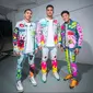 Seniman lokal, Muchlis Fachri melukis motif vibrant di denim RAN di Closing Ceremony Asian Games 2018 (instagram/muklay)