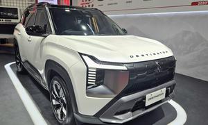 Mitsubishi Destinator edisi spesial 55th Anniversary di ajang IIMS 2026 yang digelar pada 5–15 Februari 2026 di JIEXPO Kemayoran, Jakarta. (Liputan6.com/Gilar Ramdhani)