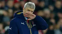 Manajer Arsenal, Arsene Wenger tampak sedih usai laga Southampton vs Arsenal di Stadion St Mary, Inggris, Sabtu (26/12/2015). Arsenal dihajar tuan rumah Southampton dengan skor telak 0-4. (Reuters / Eddie Keogh)