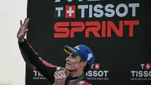 Marc Marquez saat naik podium kedua pada Sprint Race MotoGP Thailand 2026. (Lillian SUWANRUMPHA / AFP)