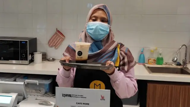 Cici, barista disabilitas yang mendapatkan pembinaan dari Balai Rehabilitas Wyata Guna di Bandung (Tangkapan Layar laman Kemensos)