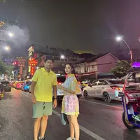 Ririn Ekawati baru-baru ini terlihat liburan di Thailand. Sudah berusia 39 tahun, penampilan istri Ibnu Jamil yang selalu fresh dan kekinian bak ABG menuai banyak pujian. (Instagram/ririnekawati).