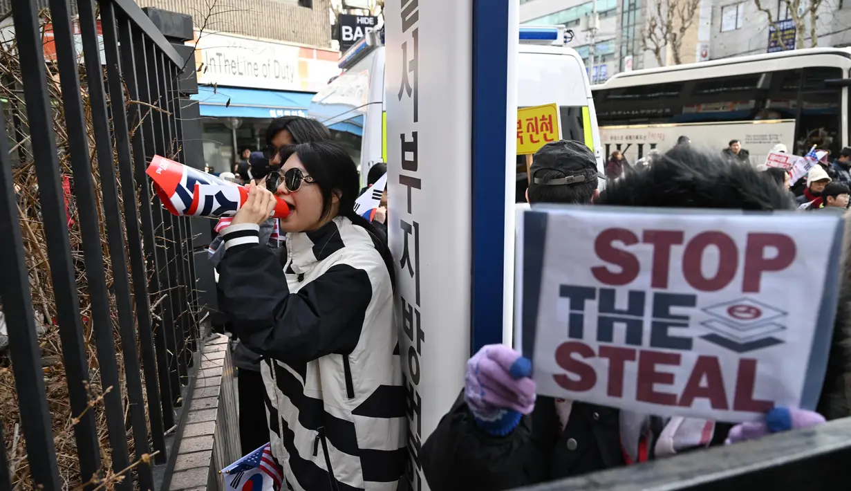 Kantor Investigasi Korupsi untuk Pejabat Tinggi (CIO) mengajukan permintaan tersebut ke Pengadilan Distrik Barat Seoul pada Jumat (17/1/2025), sekitar pukul 17.40 waktu setempat. (JUNG Yeon-je/AFP)