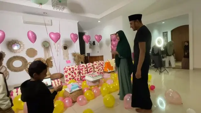 7 Momen Kejutan Ultah Kartika Putri, Dapat Kado Dari Suami dan Anak Sambung