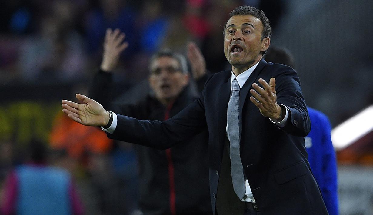 Luis Enrique. Sebagai pemain, ia membela Barcelona selama 8 musim, mulai 1996/1997 hingga pensiun pada 2003/2004. Sebagai pelatih, ia membesut Barcelona selama 3 musim, mulai 2014/2015 hingga 2016/2017 dan berhasil mempersembahkan 2 gelar LaLiga beruntun, 2014/2015 dan 2015/2016. (AFP/Lluis Gene)