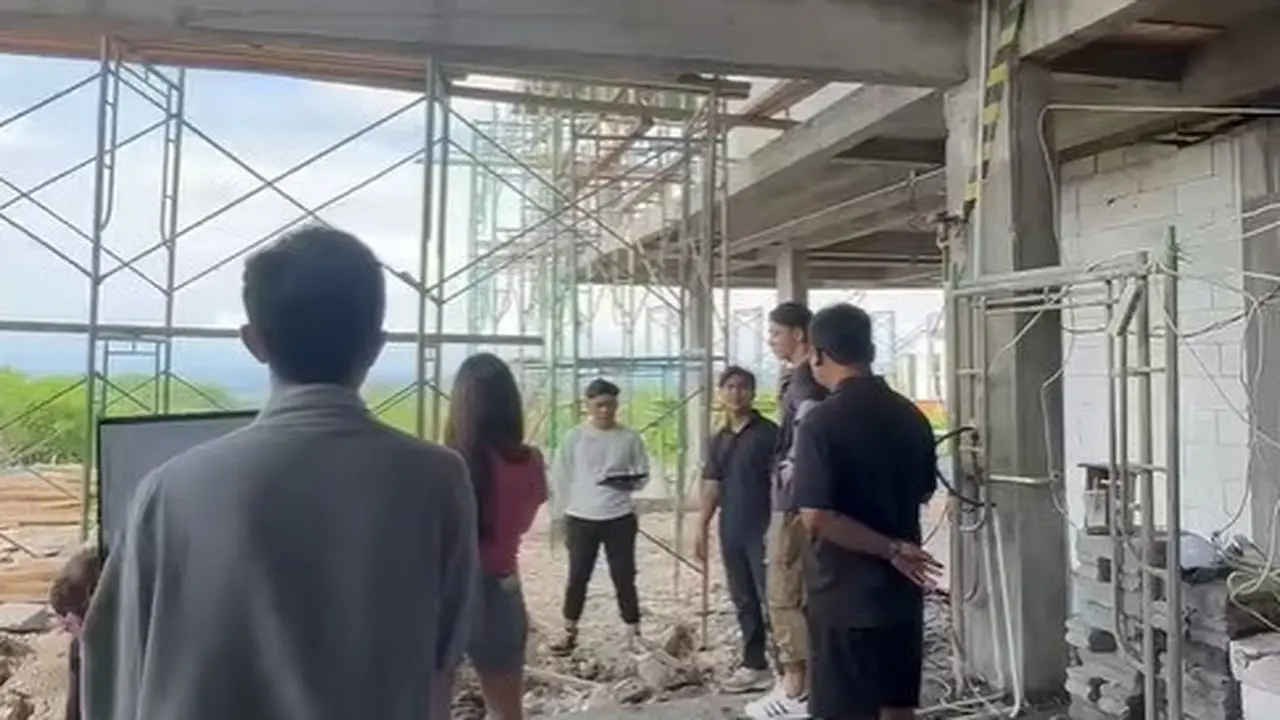 Potret perkembangan rumah baru Samuel Zylgwyn (Sumber: Instagram/samuel_zylgwyn dan Instagram/frandaaa87)
