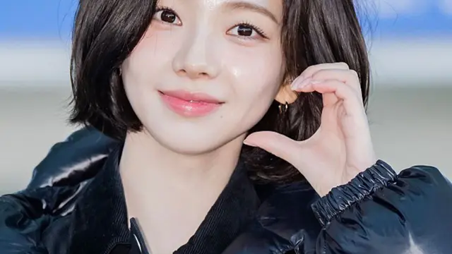 Karina aespa tampil dengan gaya rambut baru. (credit:instagram.com/koreadispatch)