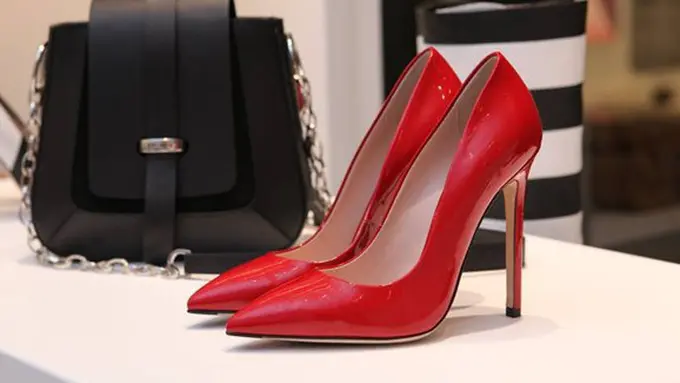 Memilih sepatu hells yang nyaman/copyright Pexels.com