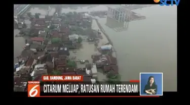 Sungai Citarum meluap, akibatnya banjir masih merendam tiga kecamatan di Kabupaten Bandung Jawa Barat. Sementara ratusan warga kini mengungsi di sejumlah posko.