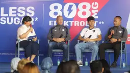 Dalam kesempatan tersebut, juru taktik Garuda Muda itu menyoroti pentingnya pemenuhan cairan tubuh dan nutrisi yang optimal dalam menjaga performa para pemainnya. (Bola.com/M Iqbal Ichsan)