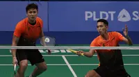 Wahyu Nayaka Arya Pangkaryanira/Ade Yusuf Santoso pada final bulutangkis beregu putra SEA Games 2019 di Manila, Rabu (4/12/2019). (Bola.com/Muhammad Iqbal Ichsan)