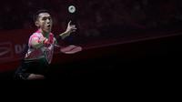 Pebulutangkis tunggal putra Indonesia, Jonatan Christie bertanding melawan pebulutangkis tunggal putra India, Lakshya Sen pada laga perempat final Indonesia Masters 2023 di Istora Senayan, Jakarta, Jumat (27/01/2023). Jojo menang dengan skor 15-21, 21-10, 21-13. (Bola.com/Bagaskara Lazuardi)