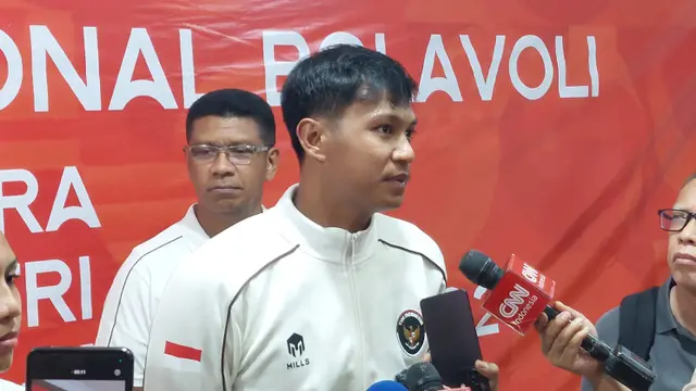 Atlet Voli Pantai Putra Indonesia, Bintang Akbar, saat acara Pelepasan Tim Nasional Bola Voli di Padepokan Voli, Sentul, Bogor, Minggu (13-9-2026). (Bola.com/Arif Anggara Mulya)
