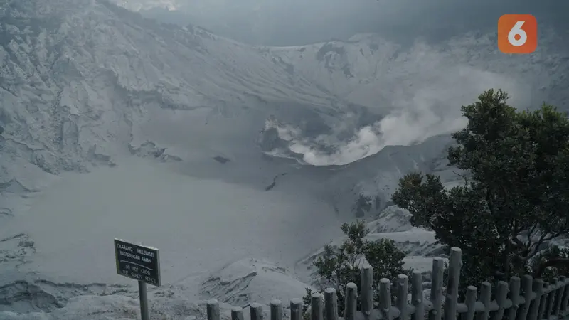 Kawah Ratu Gunung Tangkuban Parahu