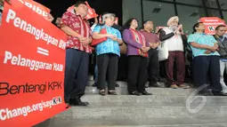 Para tokoh lintas agama juga mengajak rakyat Indonesia untuk mendoakan para pejuang yang sudah tiada, Jakarta, Jumat (6/2/2015). (Liputan6.com/Herman Zakharia) 