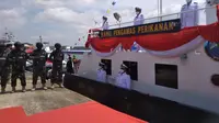 Menteri Kelautan dan Perikanan Wahyu Sakti Trenggono meresmikan 2 Kapal Patroli pada Selasa (9/3) di Pangkalan PSDKP Batam (dok: Ajang)