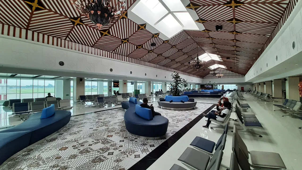 Bandara Adi Soemarmo Ditutup