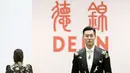 Para model menampilkan kreasi busana Dejin dalam pertunjukan langsung secara daring (livestream show) China Fashion Week 2020/2021 AW Collection di Beijing, 3 Mei 2020. Kreasi Dejin dan Link Unique ditampilkan via livestreaming tanpa penonton di lokasi karena pandemi COVID-19. (Xinhua/Chen Jianli)
